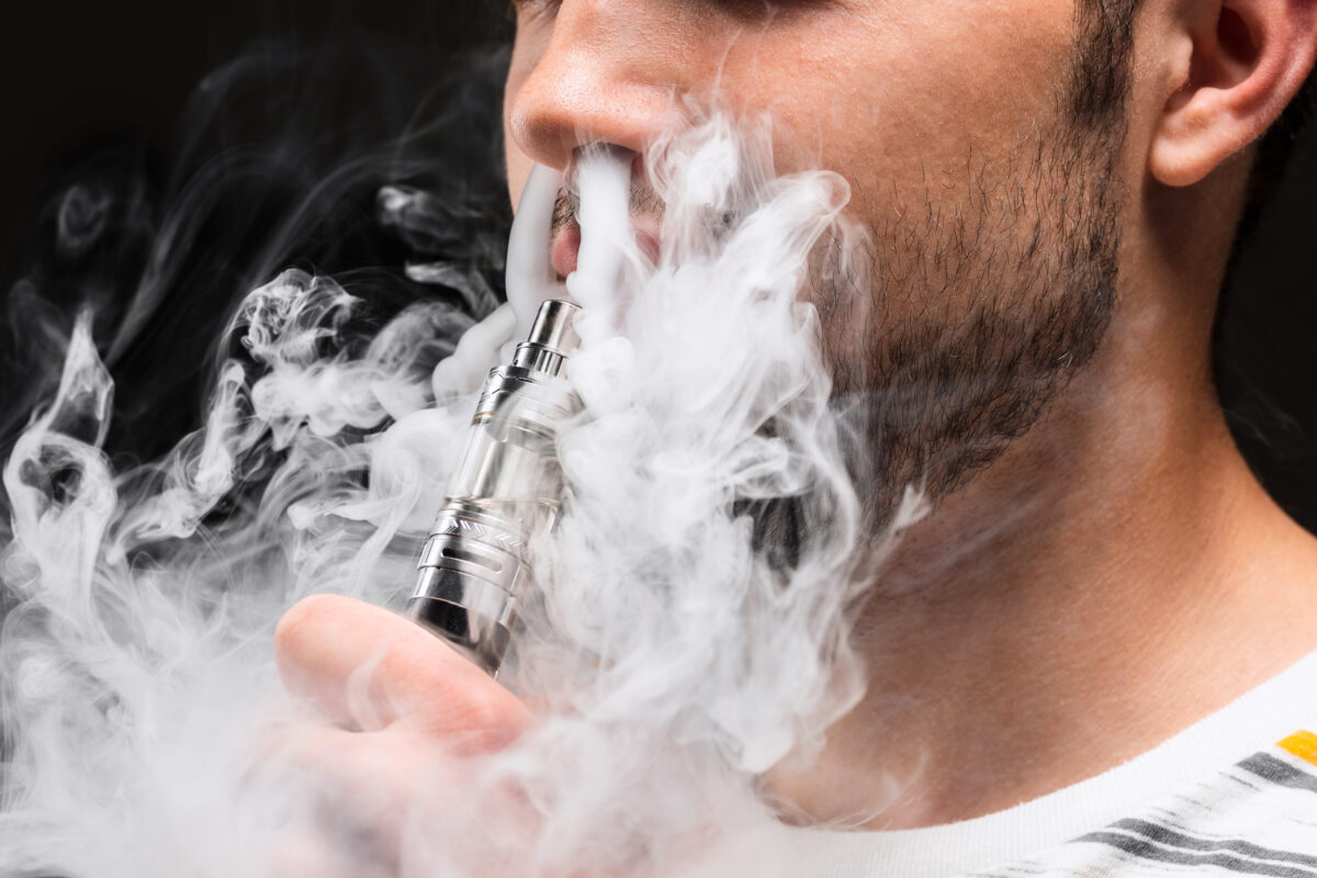 The 21-year-old warns that he vomited blood and fell into a coma as a result of continuous vaping